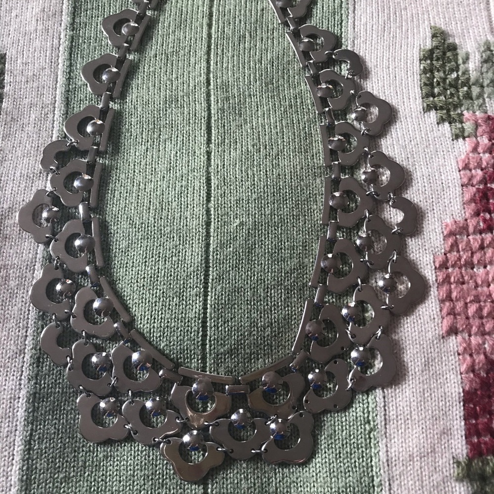 Stella & Dot Alexandria v collar necklace